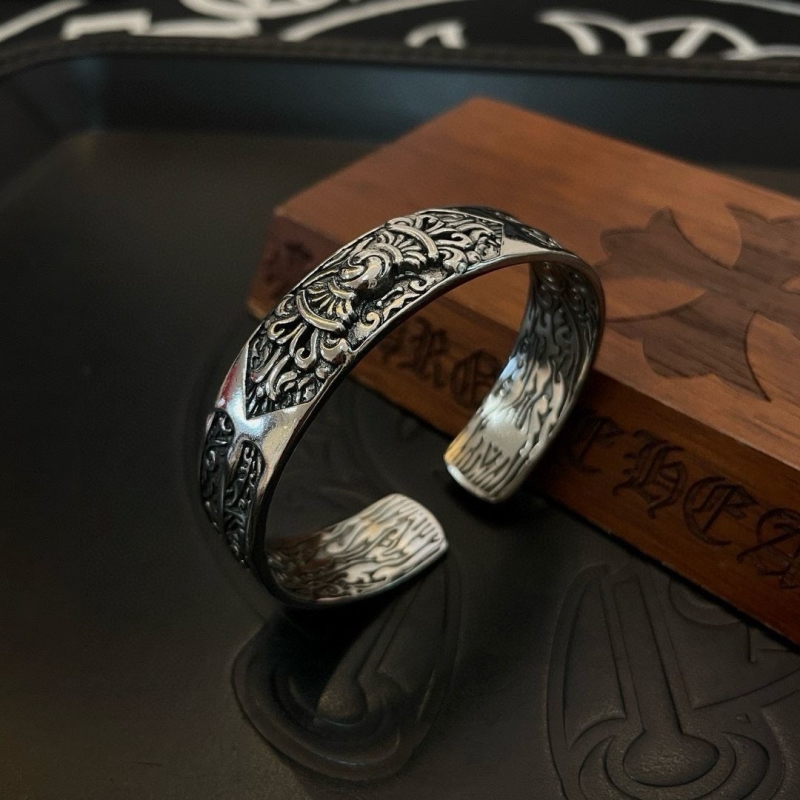 Ch*0me He**ts necklaces